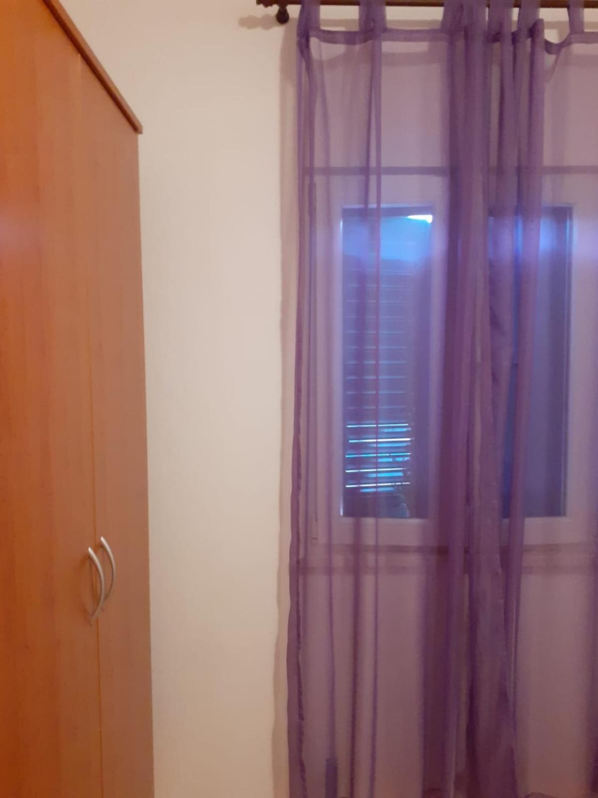 Apartments Borovina Bol Bilik gambar