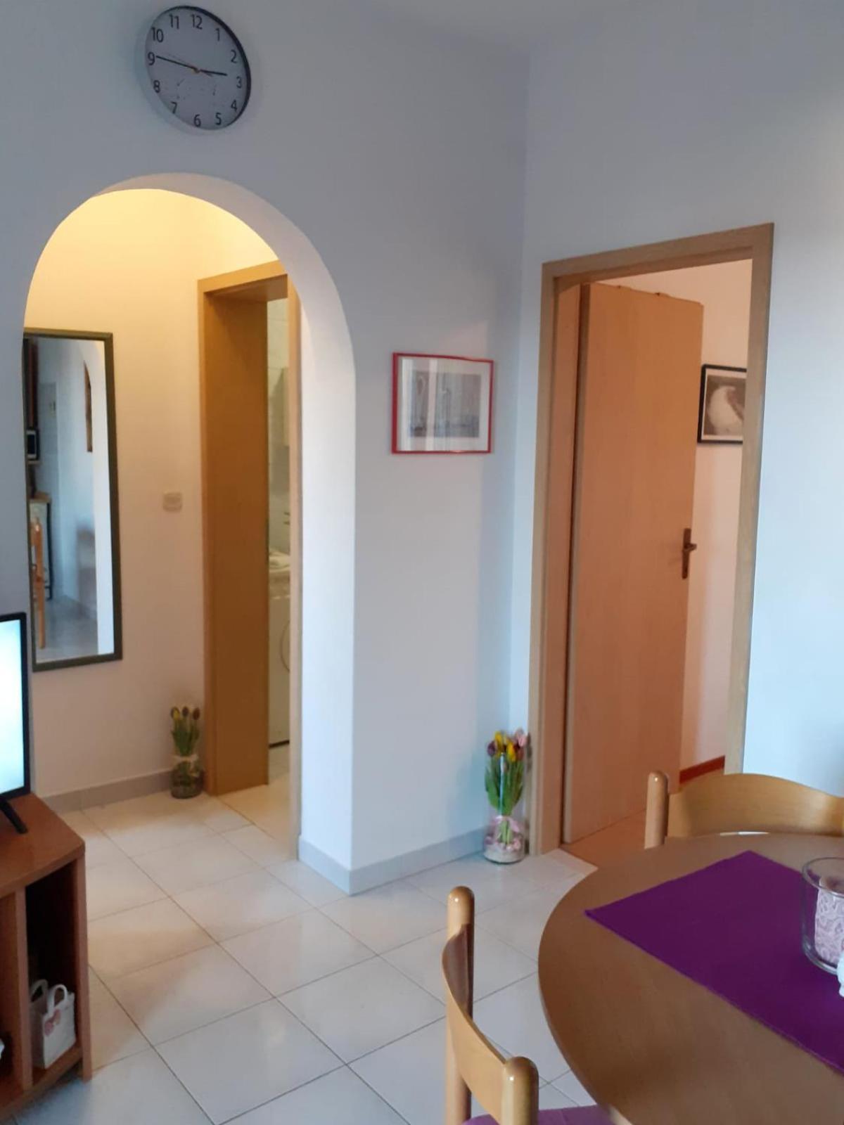 Apartments Borovina Bol Bilik gambar