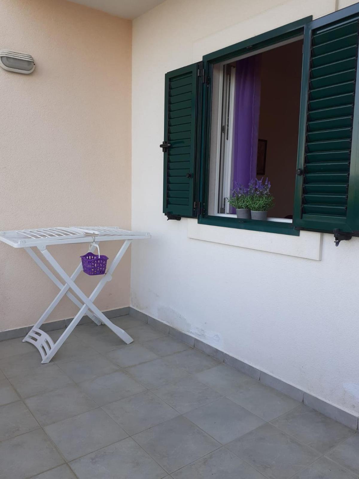 Apartments Borovina Bol Bilik gambar