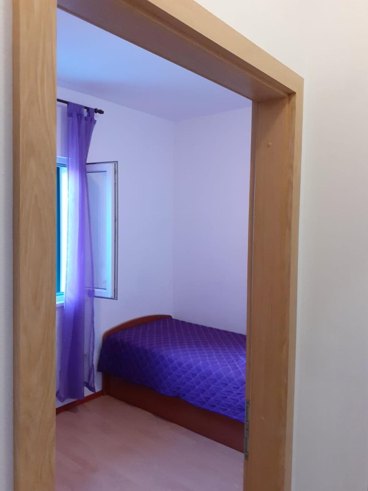 Apartments Borovina Bol Bilik gambar