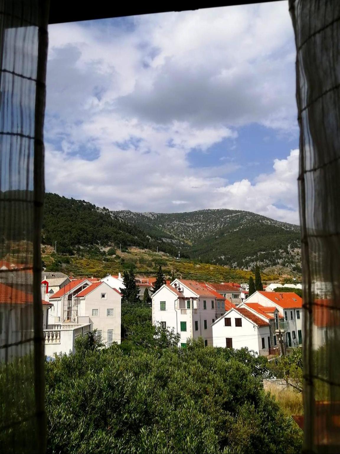 Apartments Borovina Bol Bilik gambar