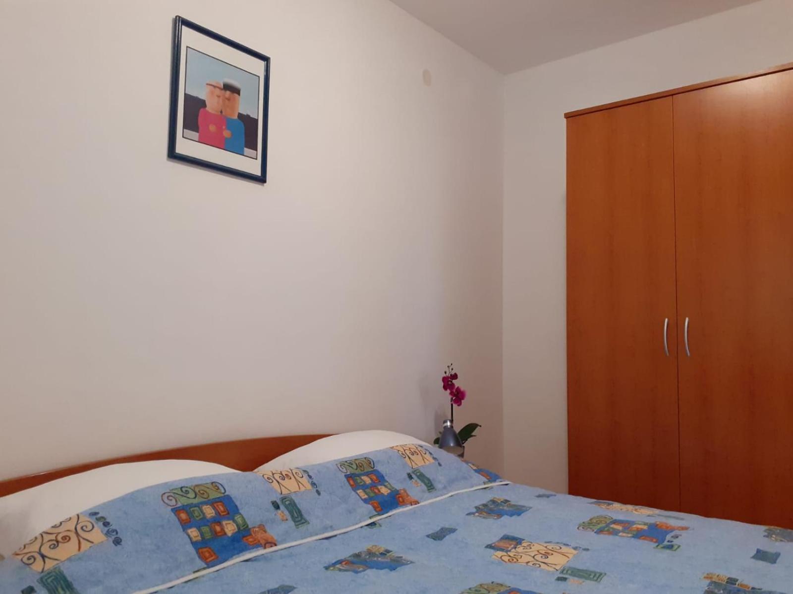 Apartments Borovina Bol Bilik gambar