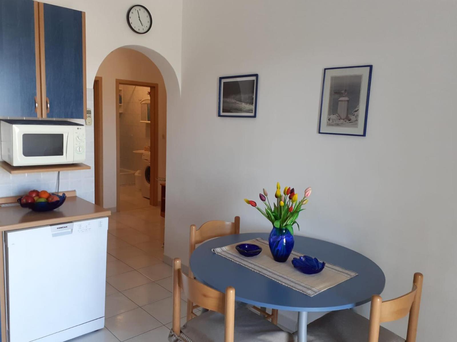 Apartments Borovina Bol Bilik gambar