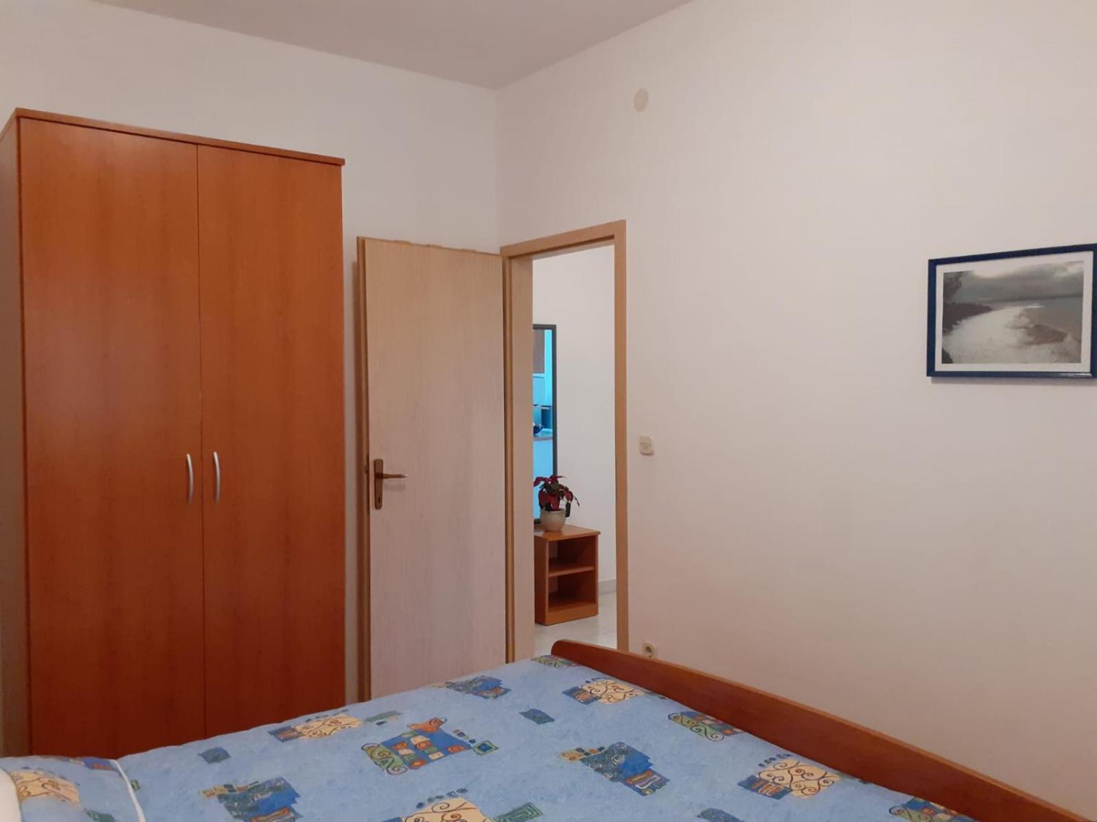 Apartments Borovina Bol Bilik gambar