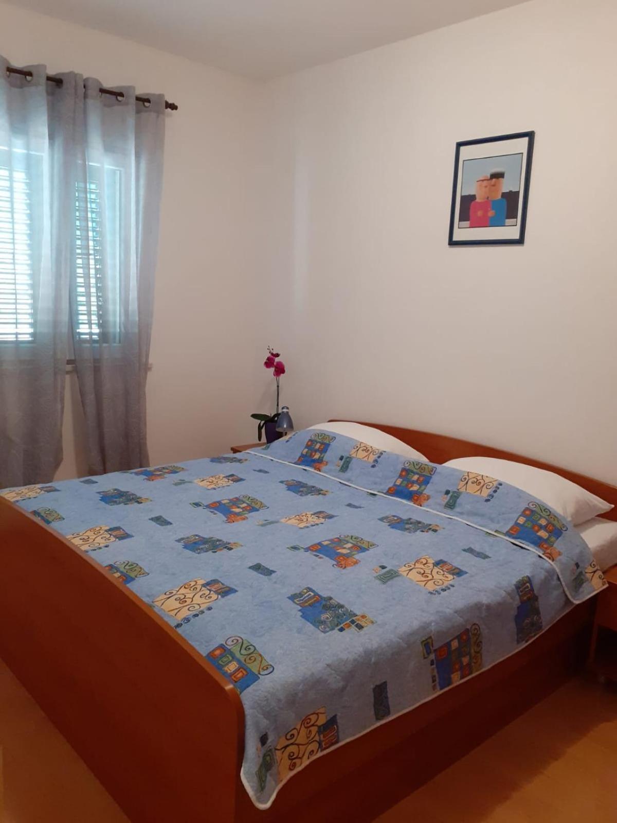Apartments Borovina Bol Bilik gambar