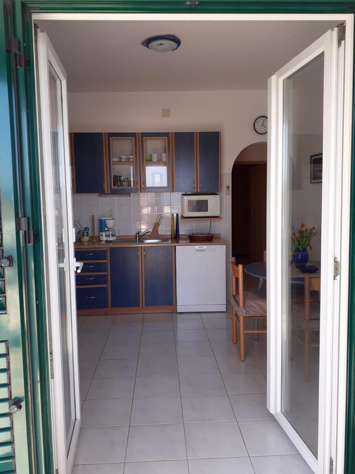 Apartments Borovina Bol Bilik gambar