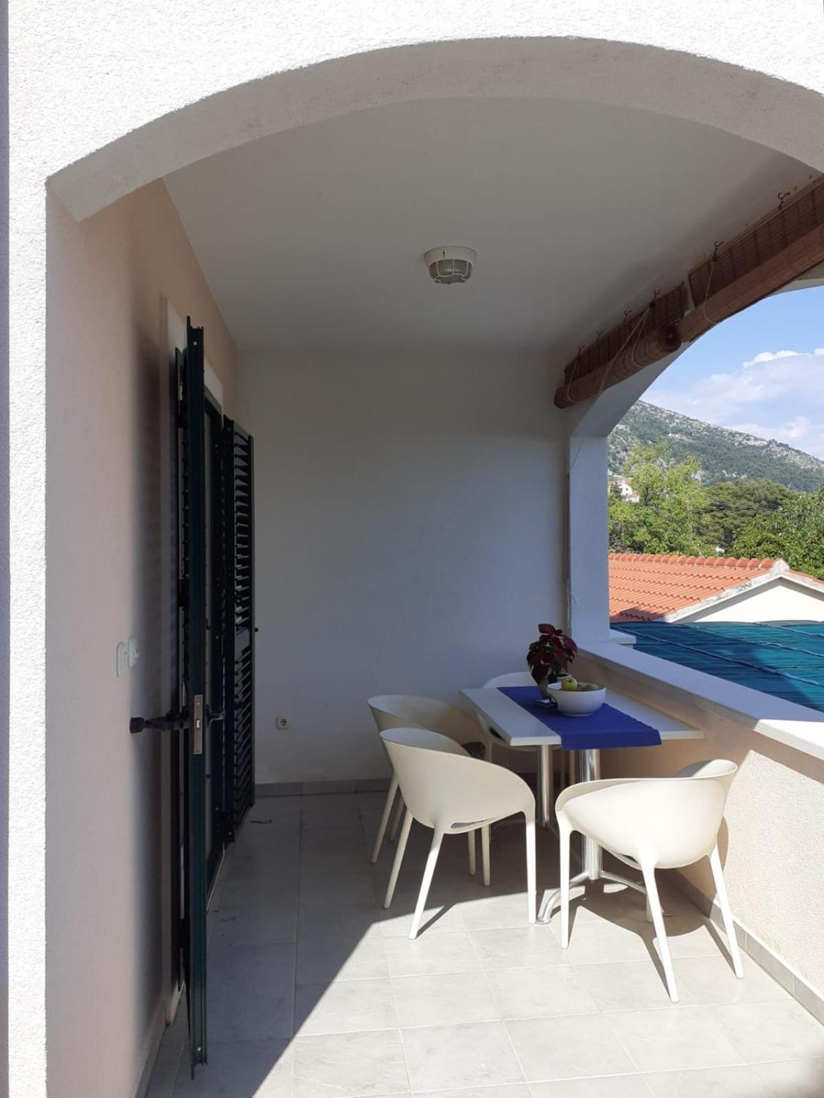 Apartments Borovina Bol Bilik gambar