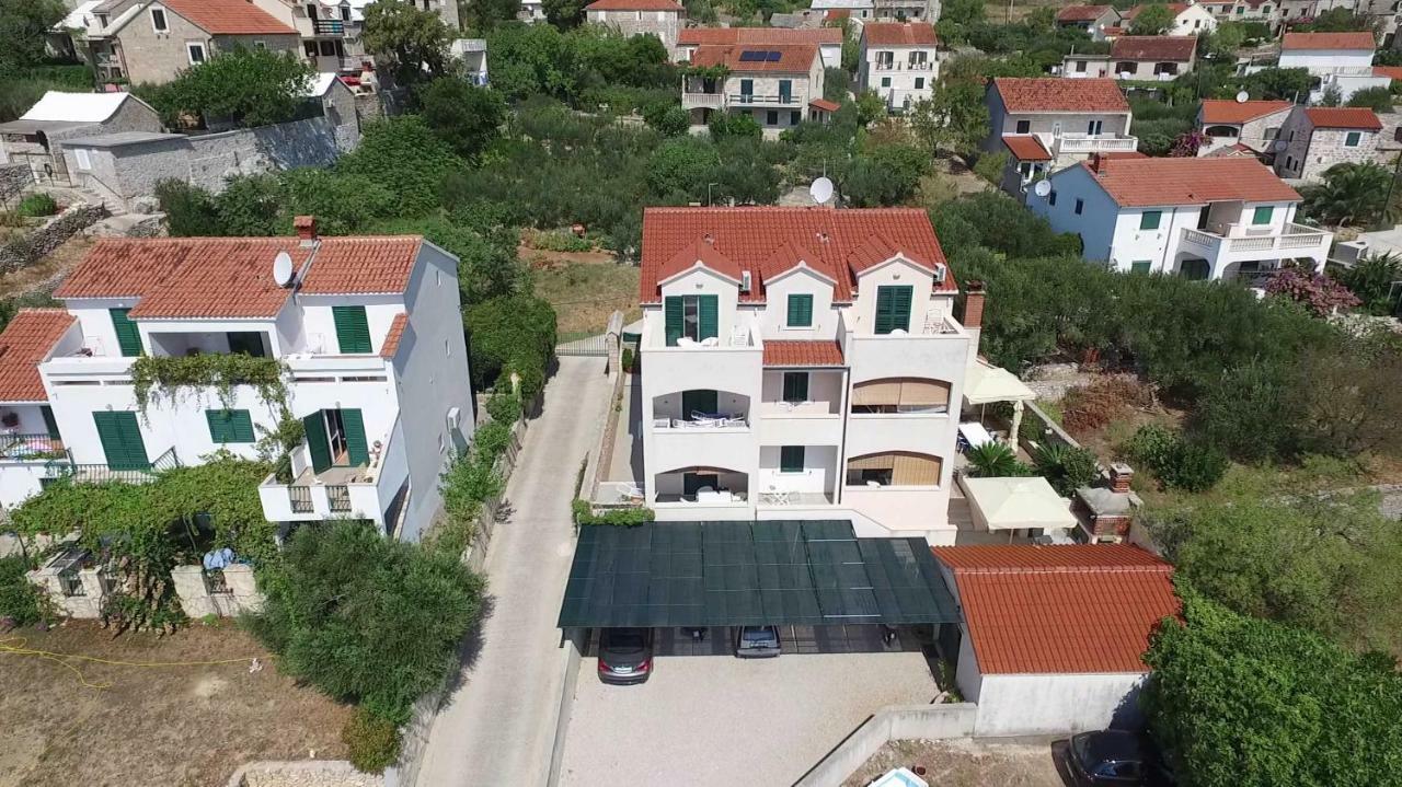 Apartments Borovina Bol Luaran gambar